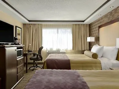 Best Western Plus Edmonton Airport Hotel Leduc