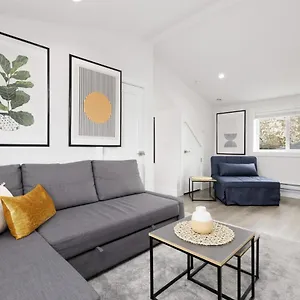 newly-built-laneway-home-1-bedroom-and-1-5-bath.vancouver-hotels-bc.net/