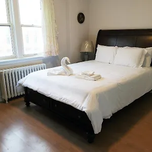 centre-of-north-york-cozy-home-close-to-downtown.hotelstorontoontario.org/